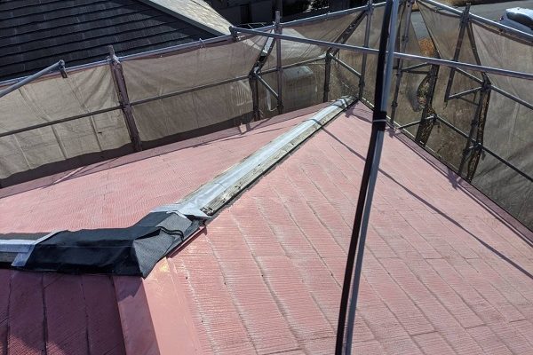 千葉県四街道市　屋根板金工事　棟板金とは　外れた場合の危険性