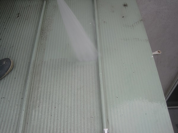 千葉県四街道市　屋根塗装　工場　下地処理の重要性　高圧洗浄