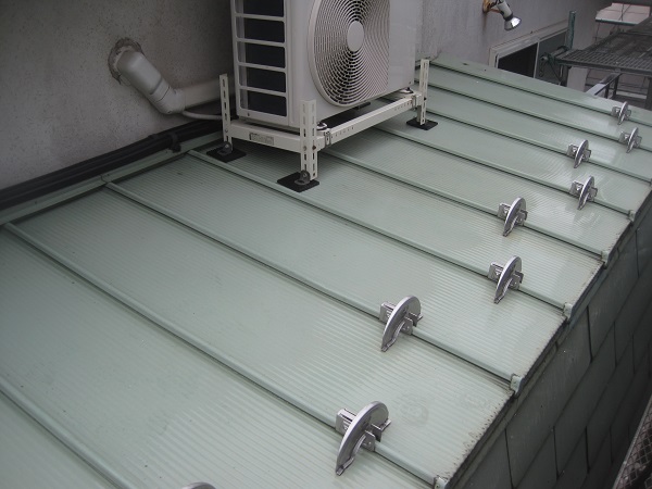 千葉県四街道市　屋根塗装　工場　雪止めの設置
