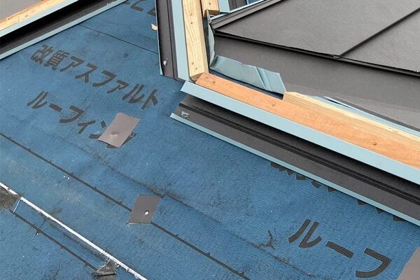 千葉県四街道市　K様邸　屋根重ね葺き工事・外壁塗装　受け木　捨て板金設置 (1)