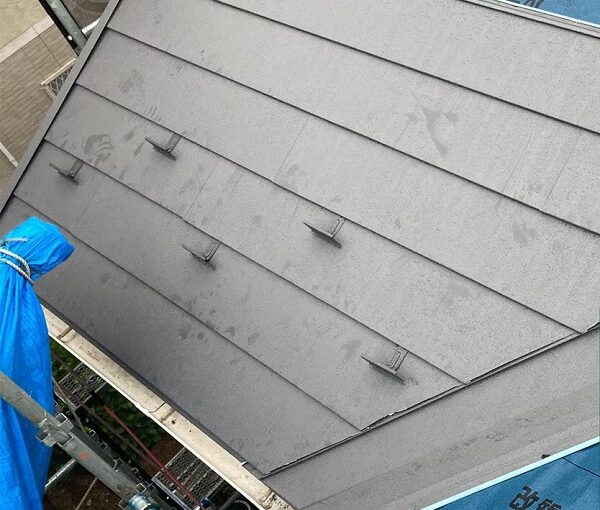 千葉県四街道市　K様邸　屋根重ね葺き工事・外壁塗装　唐草板金　雪止め金具設置 (1)