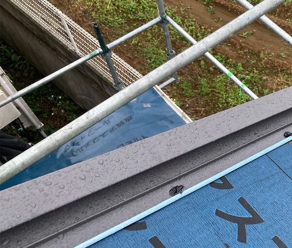 千葉県四街道市　K様邸　屋根重ね葺き工事・外壁塗装　谷板金　ケラバ板金設置 (2)