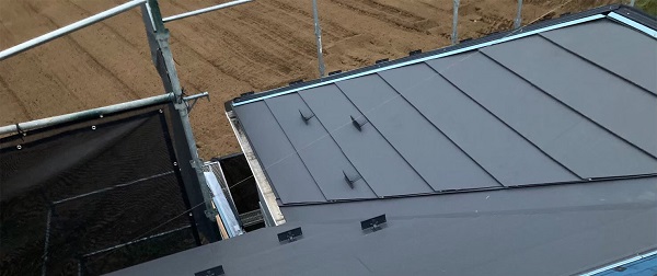 千葉県四街道市　K様邸　屋根重ね葺き工事・外壁塗装　本体設置　ガルバリウム鋼板 (7)