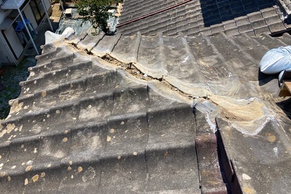 千葉県四街道市　屋根工事　棟強化　棟瓦の解体　土の除去 (1)