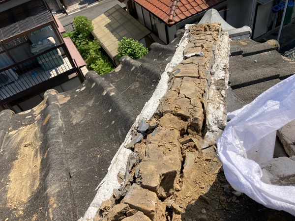 千葉県四街道市　屋根工事　棟強化　棟瓦の解体　土の除去 (2)