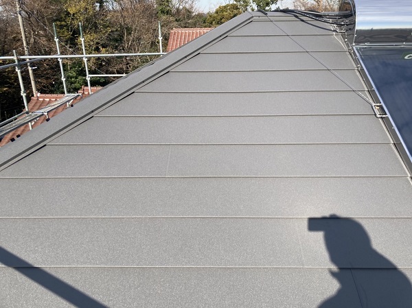 千葉県習志野市　屋根重ね葺き工事　カバー工法　ガルバリウム鋼板 (2)