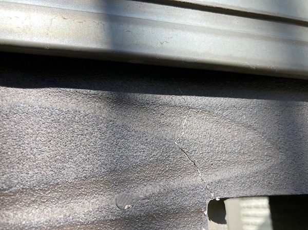 千葉県千葉市　外壁塗装　足場はこんなに大切!　外壁のひび割れ (1)