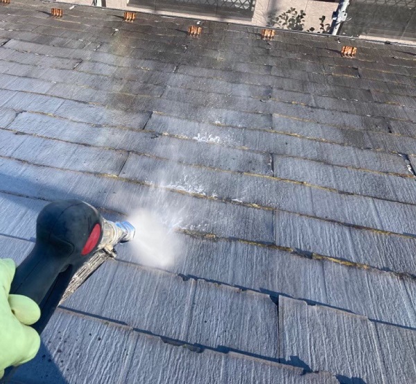 千葉県千葉市　Y様邸　屋根カバー工法・外壁塗装　下地処理　高圧洗浄、養生 (1)
