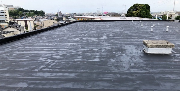 千葉県四街道市　屋上防水工事　下地活性剤塗布 (1)