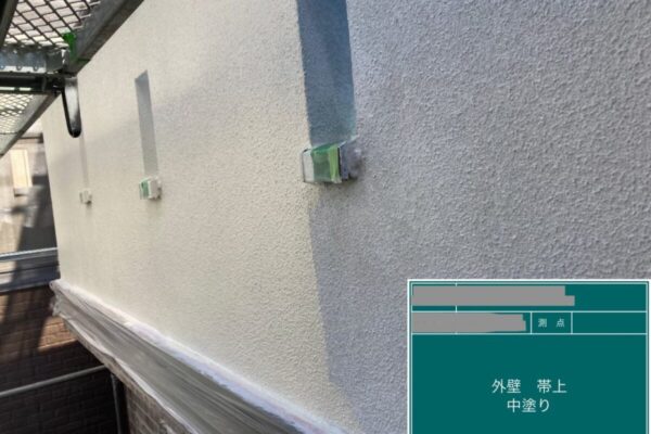 千葉県千葉市稲毛区　K様邸　外壁塗装、帯上の中塗り