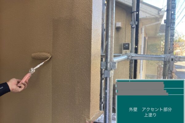 千葉県四街道市　O様邸　外壁塗装、アクセント部分・中塗り、上塗り