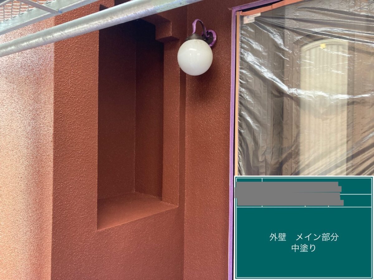 千葉県四街道市　O様邸　外壁塗装、メイン部分・中塗り（2）