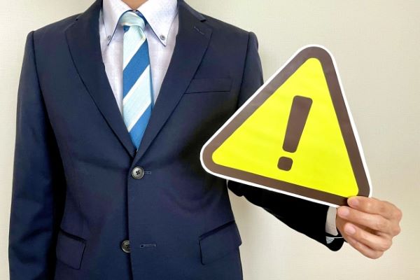 外壁にできるひび割れの原因とは？放置すると危険？