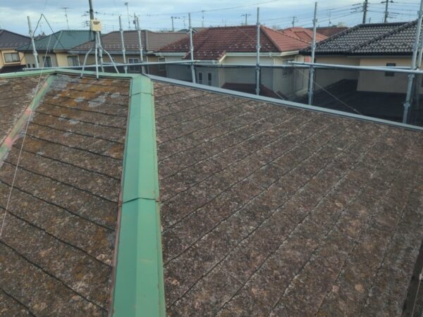千葉県八街市　空き家　屋根塗装工事　下塗り～中塗り～上塗り
