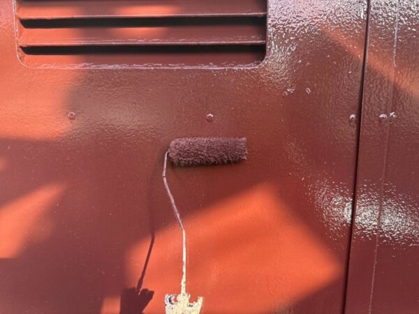 千葉県千葉市若葉区 N様邸 外壁塗装工事 駐車場ドア 耐久性を高める塗装方法とは?