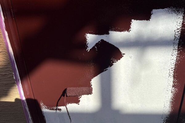 千葉県千葉市若葉区　N様邸　外壁塗装工事　駐車場ドア　耐久性を高める塗装方法とは？