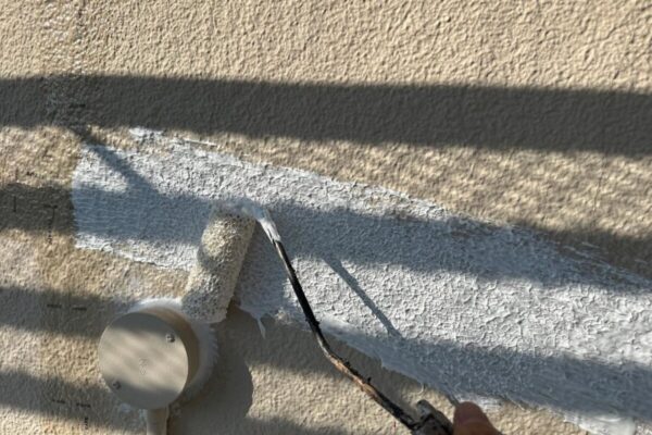 千葉県千葉市若葉区　N様邸　外壁塗装工事　亀裂補修　砂骨ローラーで仕上げました！