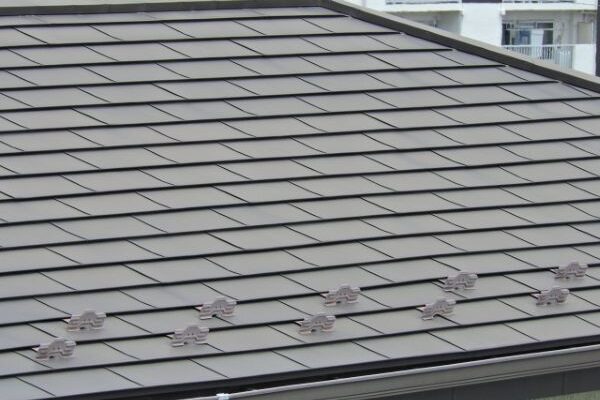 屋根リフォームには何がある？塗装・カバー工法・葺き替えの特徴やメリット・デメリットを解説