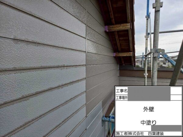 千葉県千葉市緑区 S様邸 外壁塗装工事 中塗りと上塗りで仕上げ塗装をおこないました!