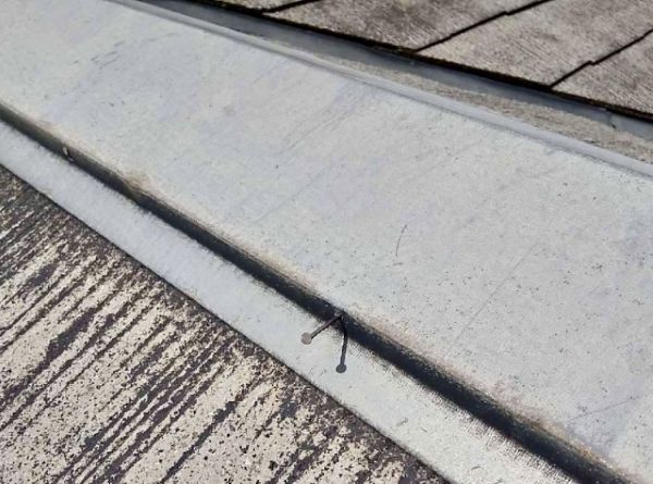 棟瓦や棟板金のメンテナンス方法とは?棟の劣化を放置するとどうなる?