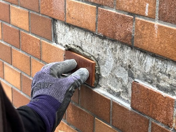 外壁タイルに塗装は本当に必要ないの?メンテナンスの正しい知識