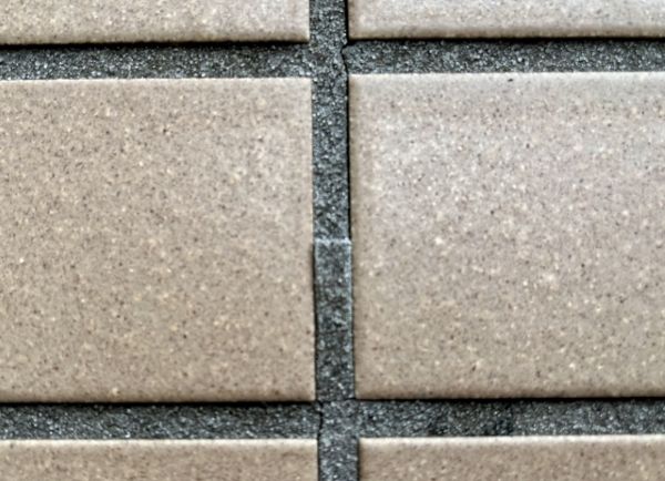 外壁タイルに塗装は本当に必要ないの?メンテナンスの正しい知識